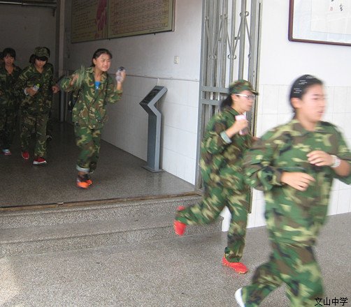 军训进行时：精心组织，防震演练有实效