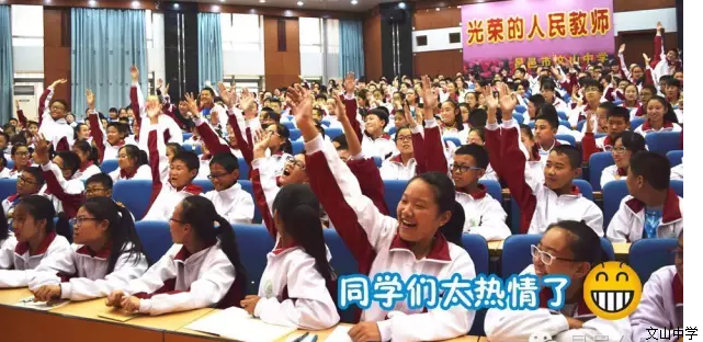 快去看看,我校来了警察蜀黍和阿姨