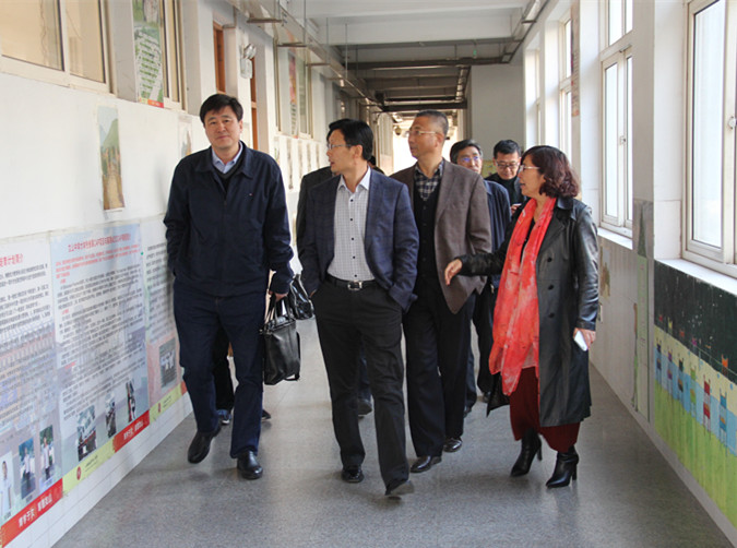 潍坊市教育局副局长刘海涛、潍坊市教科院副院长李庆华来校指导工作