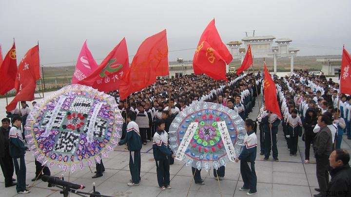 清明扫墓 缅怀先烈