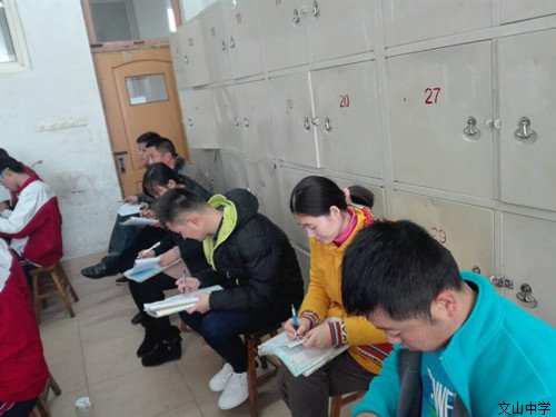 积极课改，加强教研，打造高效课堂