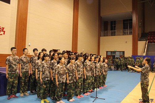 军训进行时：激情四射，歌声飞扬