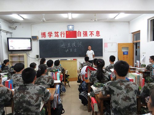 军训进行时：精心组织，防震演练有实效