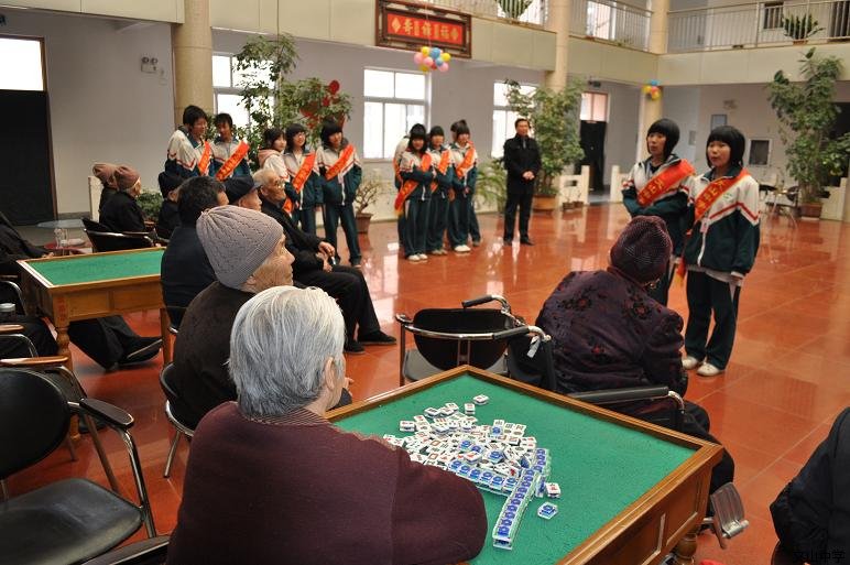 我校学生会组织开展青年志愿者服务活动