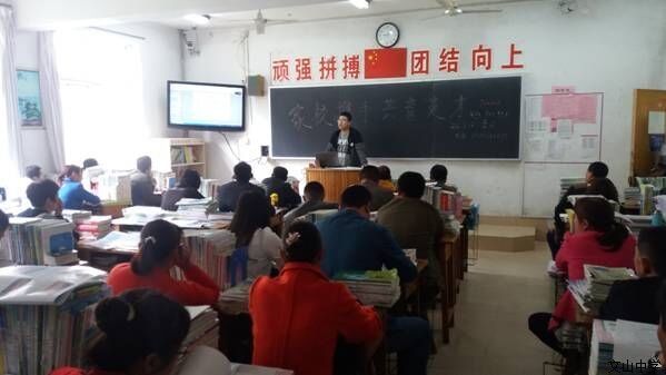 家校携手，共议育才大计；师长齐心，同商教学良方