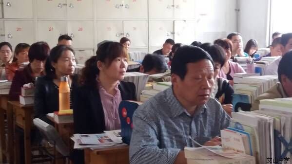 家校携手，共议育才大计；师长齐心，同商教学良方
