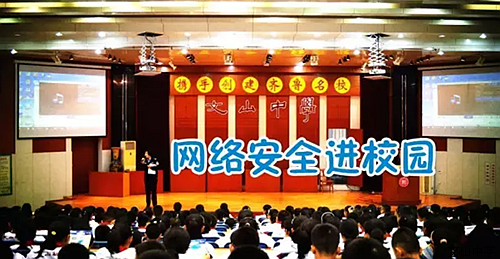 快去看看,我校来了警察蜀黍和阿姨