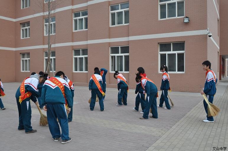 我校学生会组织开展青年志愿者服务活动