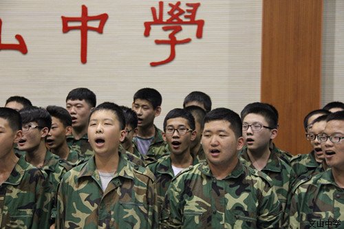 军训进行时：激情四射，歌声飞扬