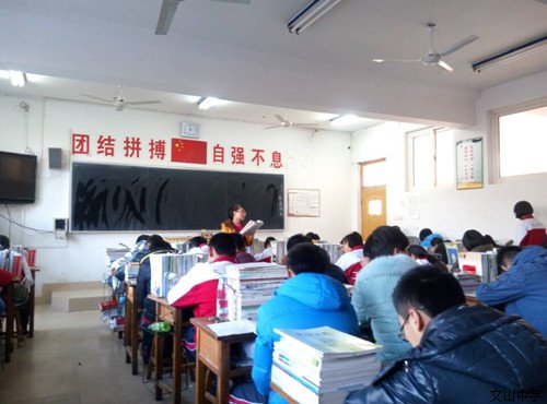 积极课改，加强教研，打造高效课堂