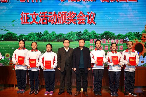寒梅绽放遍地花