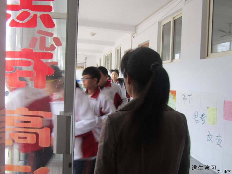 我校举行“全国中小学生安全教育日”活动