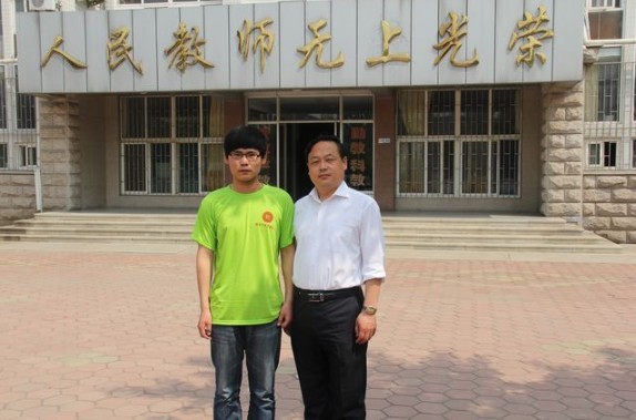 《我的母校，文山中学》视频作者——张鹏