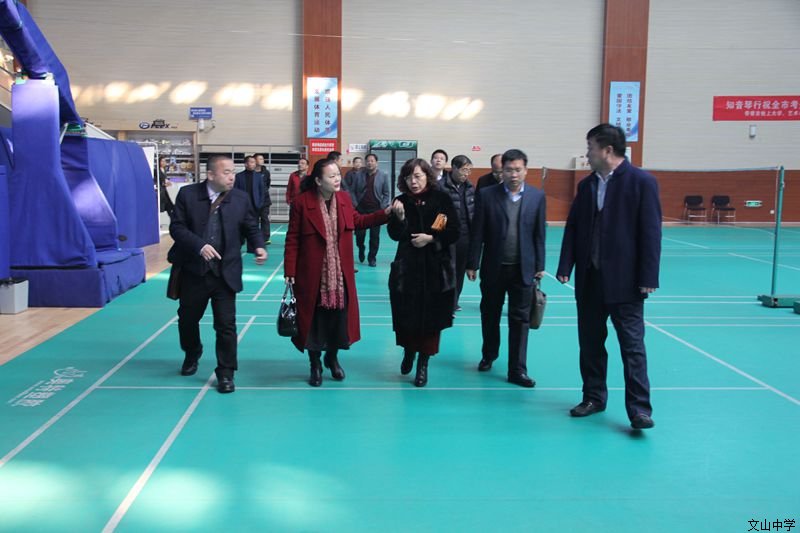 钦州市灵山县教学考察团一行来我校参观考察