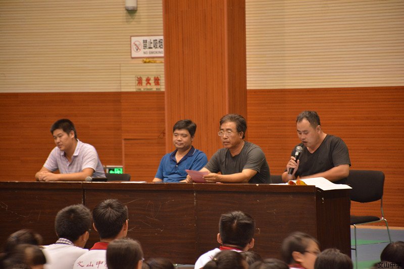 2014级高三举行开学典礼暨学习行为规范月启动仪式