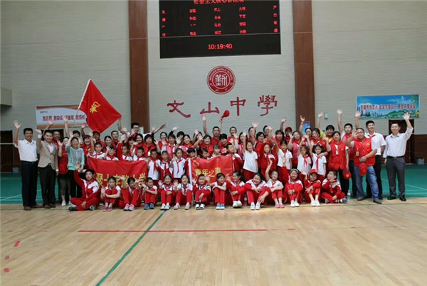 助力关爱行动 推进资学助贫 ——“牵手关爱行动”走进我校