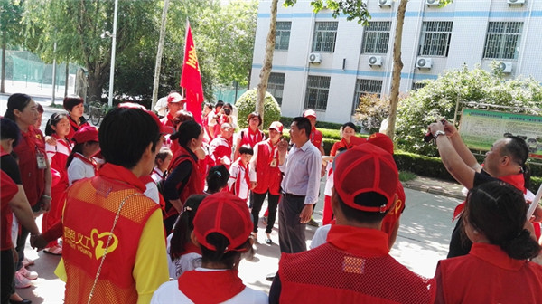 助力关爱行动 推进资学助贫 ——“牵手关爱行动”走进我校