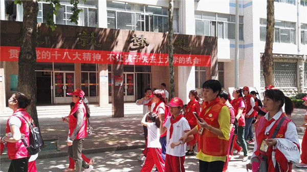 助力关爱行动 推进资学助贫 ——“牵手关爱行动”走进我校