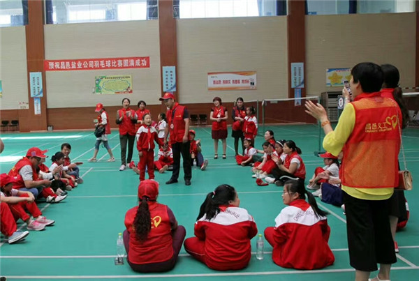 助力关爱行动 推进资学助贫 ——“牵手关爱行动”走进我校