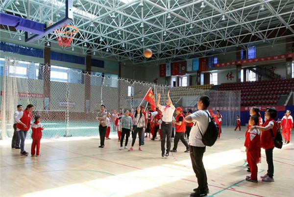 助力关爱行动 推进资学助贫 ——“牵手关爱行动”走进我校