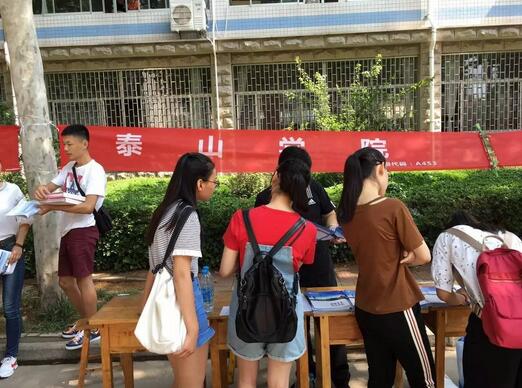 生涯指导 | 30余所高校走进我校举行高考志愿填报咨询会