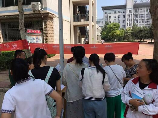 生涯指导 | 30余所高校走进我校举行高考志愿填报咨询会