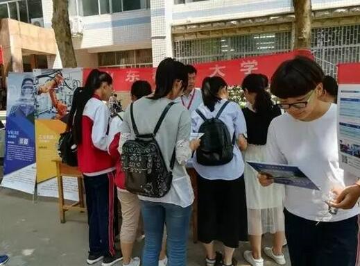 生涯指导 | 30余所高校走进我校举行高考志愿填报咨询会