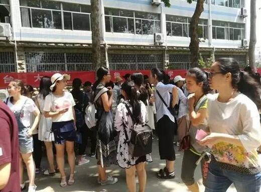 生涯指导 | 30余所高校走进我校举行高考志愿填报咨询会