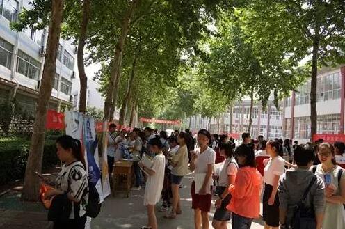 生涯指导 | 30余所高校走进我校举行高考志愿填报咨询会