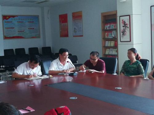 我校召开特色班教学管理交流研讨会