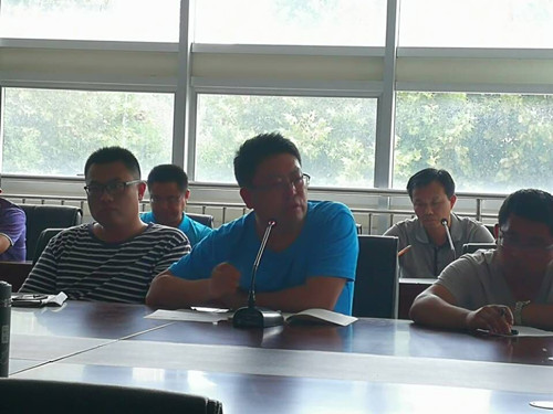 我校召开特色班教学管理交流研讨会