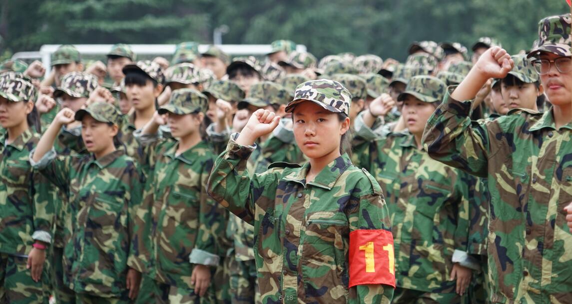 我校隆重举行军训校阅暨总结大会
