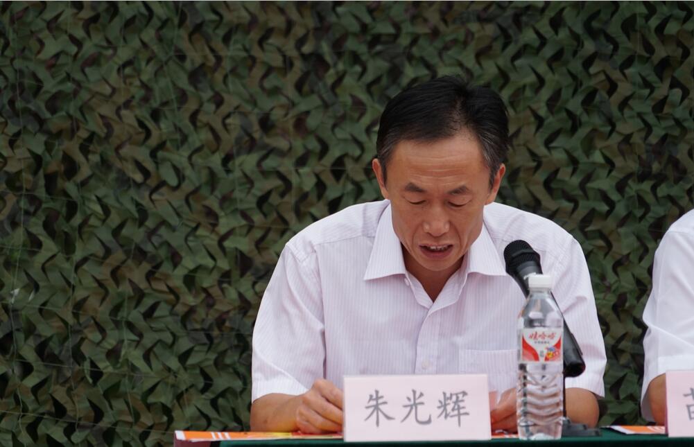我校隆重举行军训校阅暨总结大会