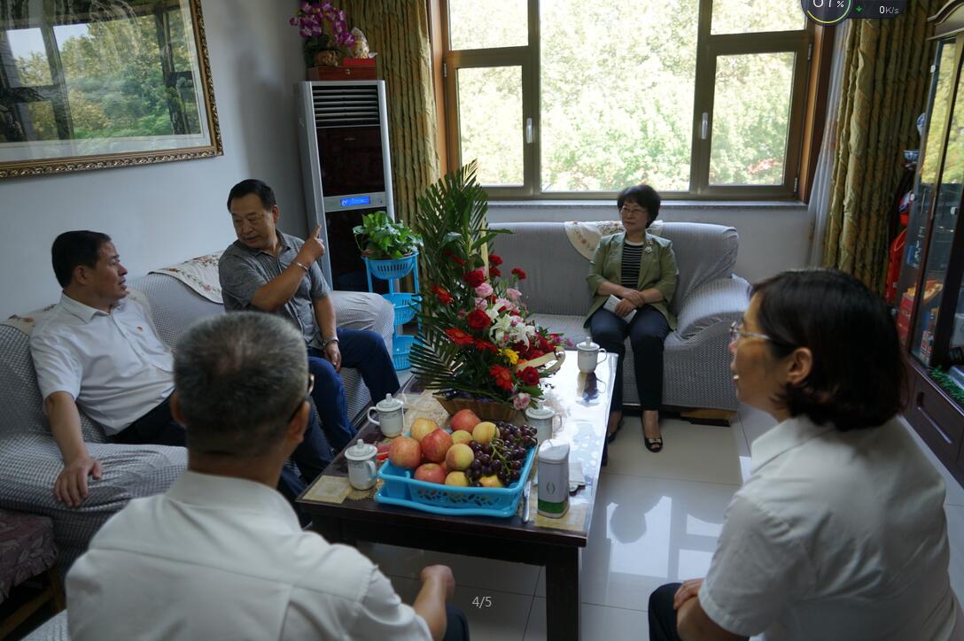 昌邑市委领导在教师节前夕来我校走访慰问老师们