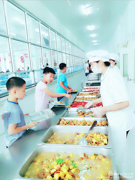 我校餐厅！欢迎来自潍坊各大城市乒乓球比赛队员们就餐！