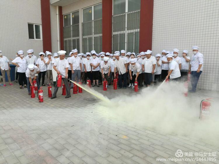 生活服务中心举行消防演练