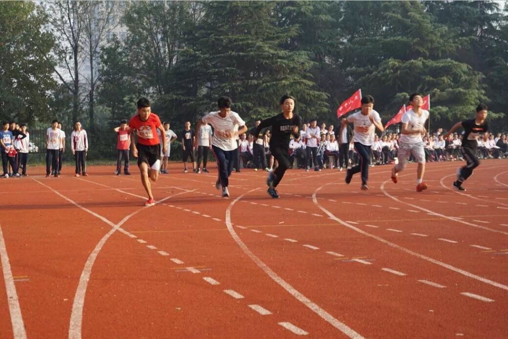 特色课程：体育节里激情扬，田径场上竞技忙！