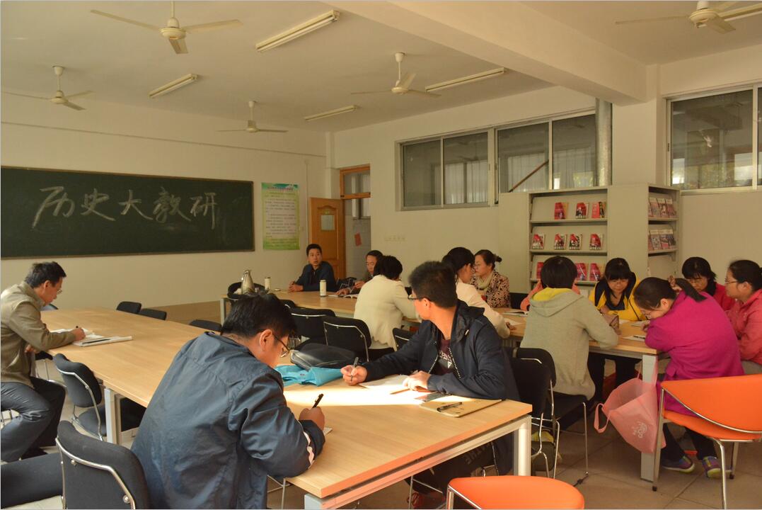 潍坊市教科院专家来我校进行教学调研工作