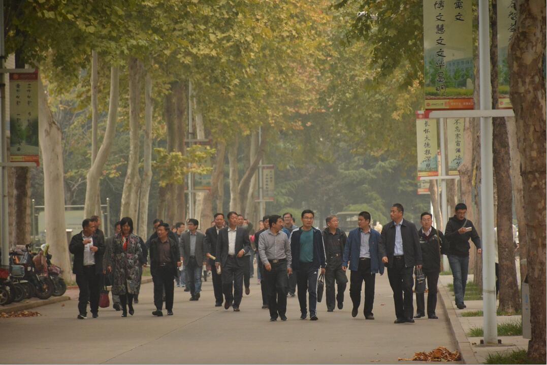 高密市和临朐县教育考察团来我校交流考察