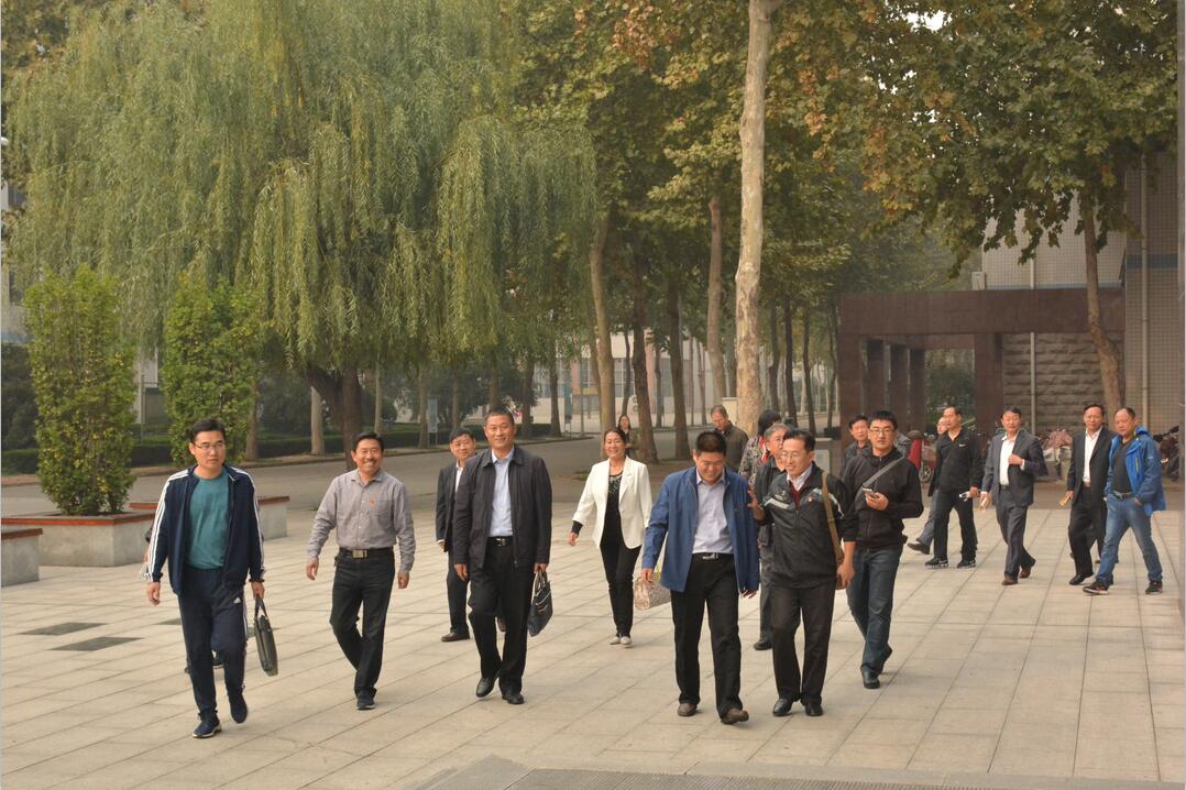 高密市和临朐县教育考察团来我校交流考察
