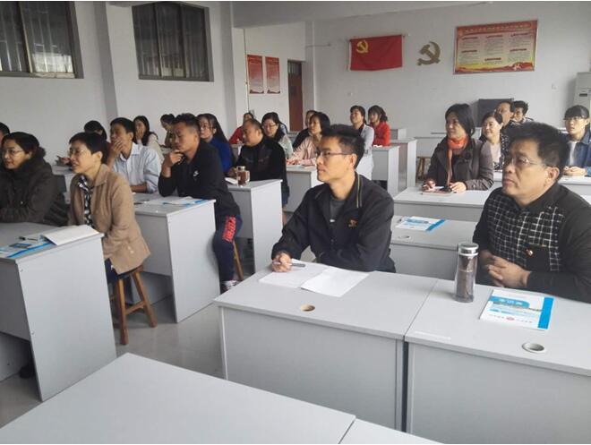我校组织收看中国共产党第十九次全国代表大会开幕会