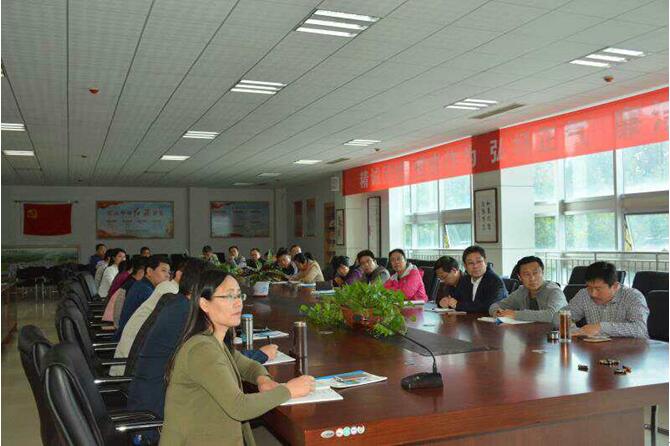 我校组织收看中国共产党第十九次全国代表大会开幕会
