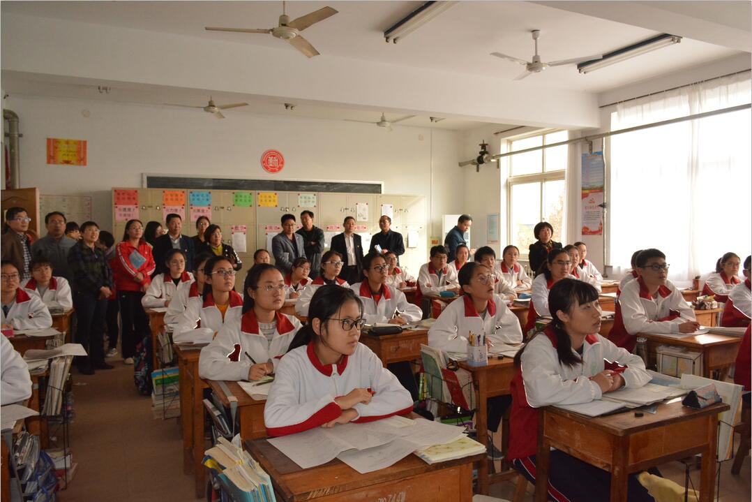 我校召开“学习精中、立即行动”校内观摩暨思维碰撞现场会