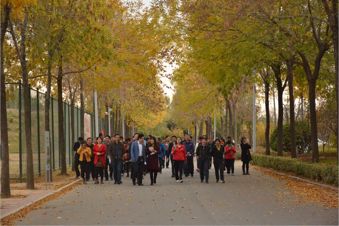 我校召开“学习精中、立即行动”校内观摩暨思维碰撞现场会