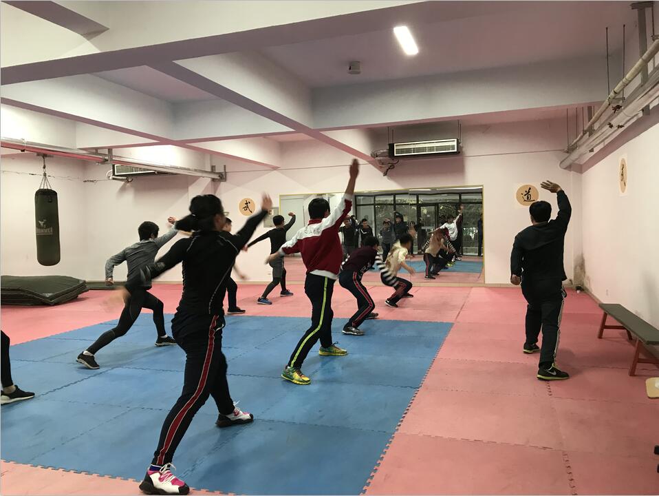 我校召开“学习精中、立即行动”校内观摩暨思维碰撞现场会