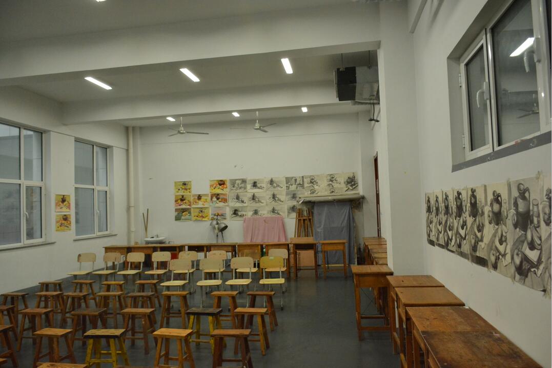我校召开“学习精中、立即行动”校内观摩暨思维碰撞现场会