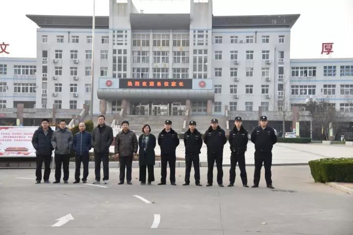 沟通 理解 交流 | 我校家长课程开课暨第九届家委会成立大会