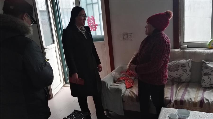 用心感受 用情温暖 用爱记录 ——我校走访慰问贫困学生家庭
