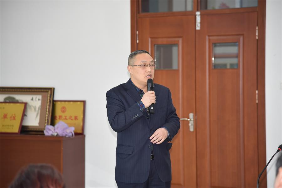 我校召开新学期第一次班主任论坛