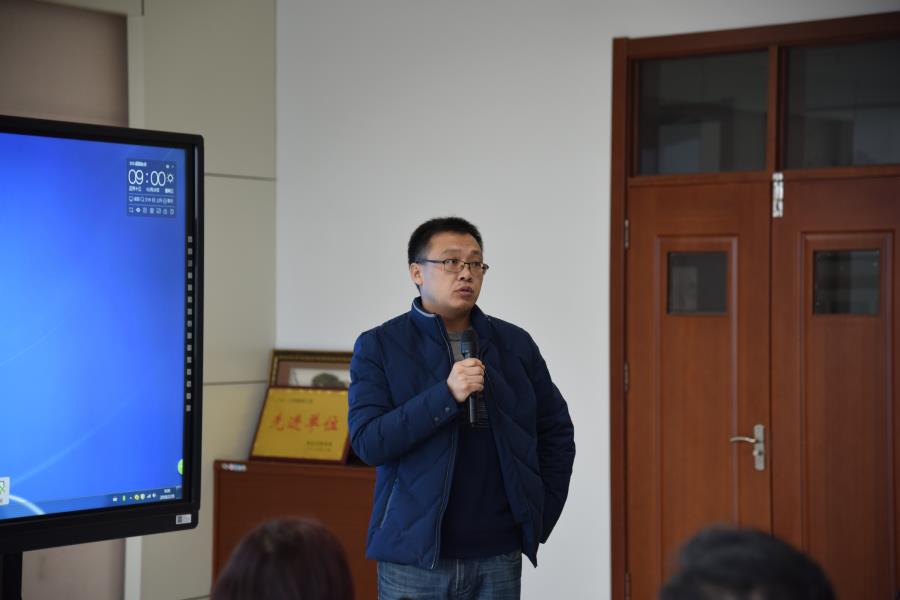 我校召开新学期第一次班主任论坛
